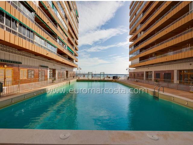 Exclusivo Apartamento de Lujo Frente al Mar en Torrevieja