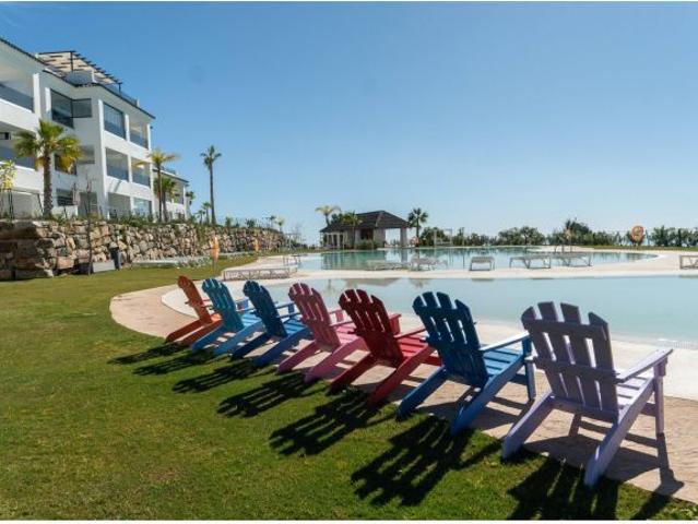 Exclusivo apartamento en planta baja con jardín privado y espectaculares vistas al mar en Altos de E
