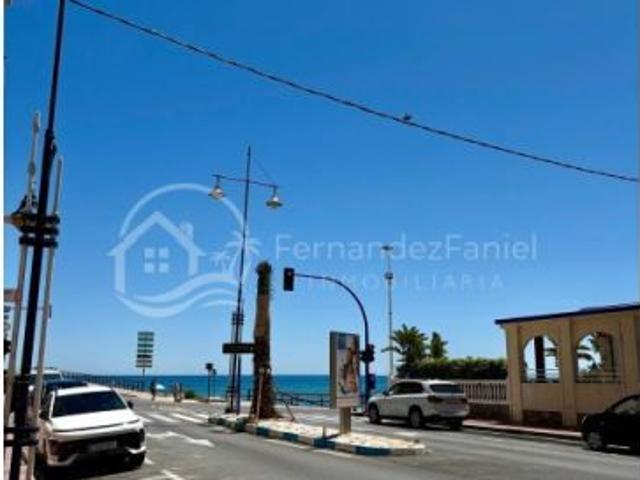 Exclusivo apartamento reformado a solo 50 metros de la Playa de Los Locos