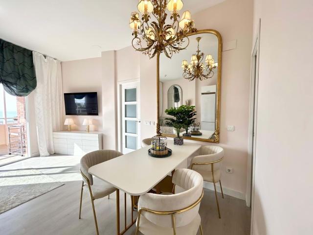 Exclusivo apartamento reformado en primera línea de playa en Altea, con licencia turística