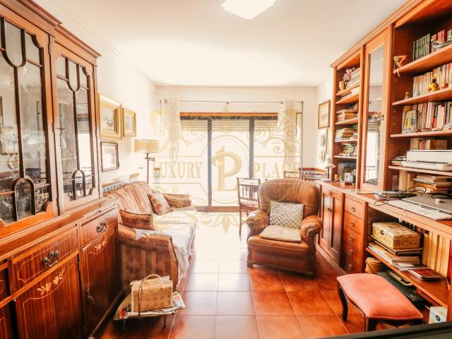 EXCLUSIVO Apartamento T1 Com Garagem Box a 1min Da Praia