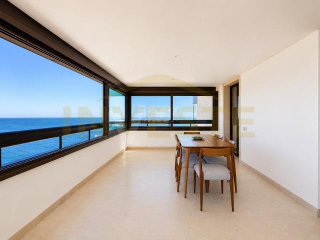 Exclusivo Apartamento T2 com Vista Mar Frontal em Condomínio de Prestígio na Guia, Cascais