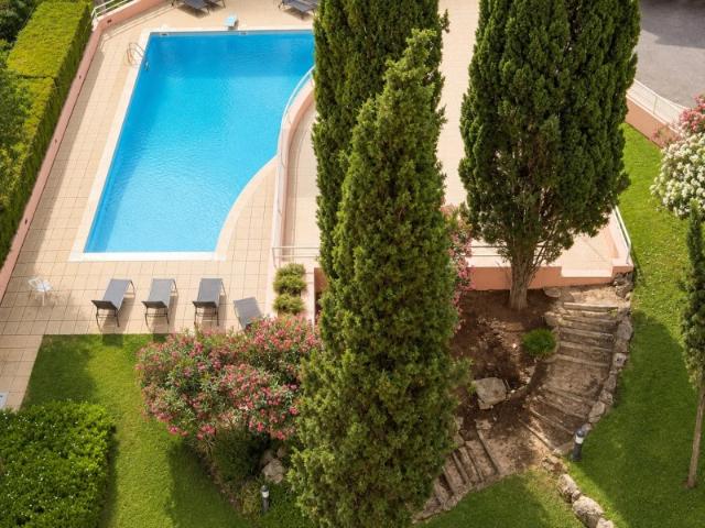 Exclusivo Apartamento T4 Próximo ao Centro de Cascais