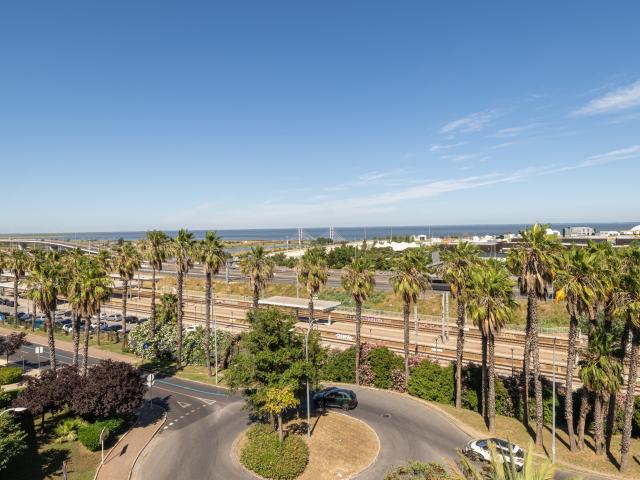 Exclusivo Apartamento T5 no Real Forte com Vista Panorâmica sobre o Rio Tejo