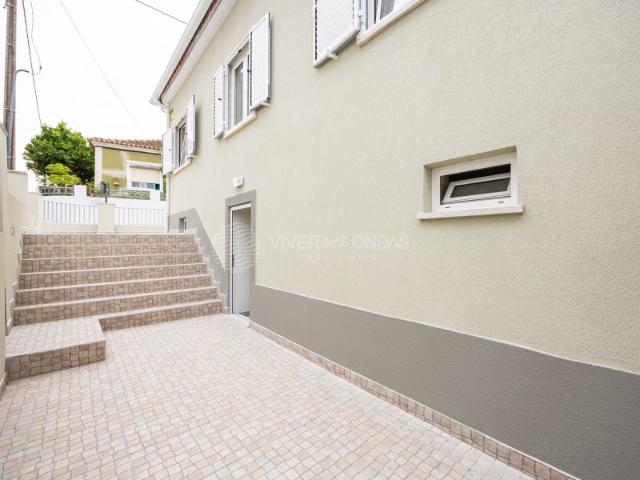 EXCLUSIVO ARRENDAMENTO | Moradia T3, totalmente renovada em Almada Velha