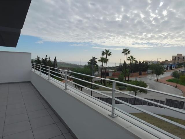 Exclusivo ático completamente nuevo, listo para entrar a viv. 127m² Estepona