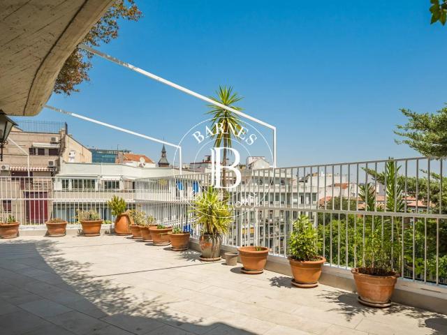 Exclusivo ático con espectacular terraza de 100 m² en Argüelles