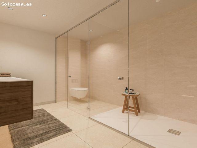 Exclusivo ático con solárium privado y vistas al mar en Manilva
