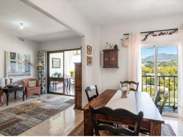 Exclusivo ático con terraza privada con azotea en pleno centro de Nerja