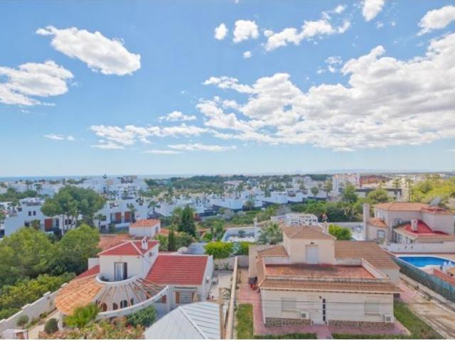 Exclusivo Ático con Vistas Panorámicas y Gran Solárium en Villamartín