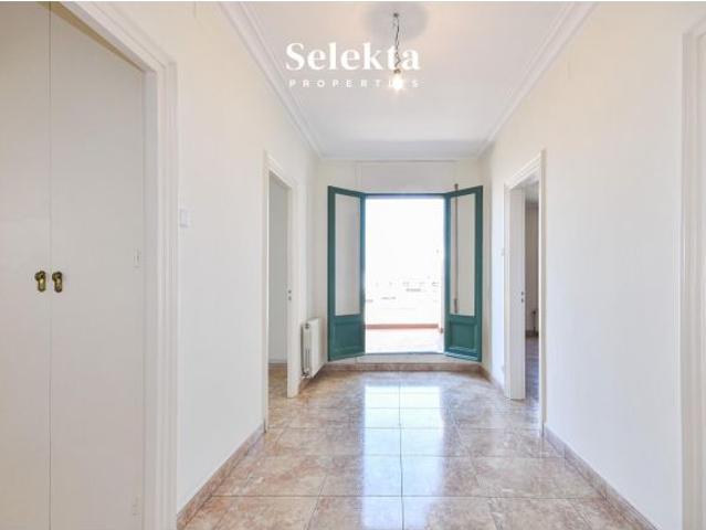 Exclusivo ático a reformar en Rambla Catalunya con terraza y vistas a la Sagrada Familia