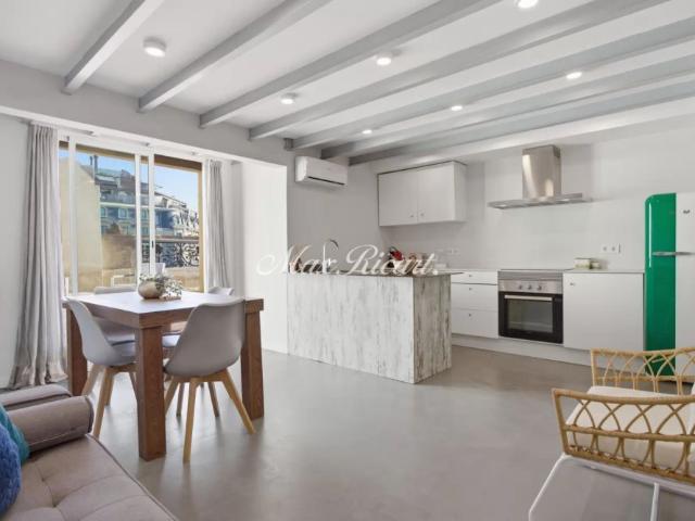 Exclusivo ático amueblado con terraza panorámica en Paseo de Gracia 86m2