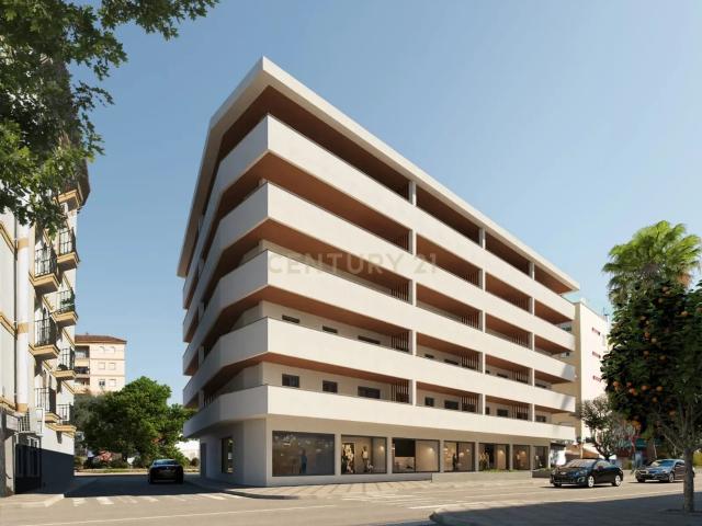 Exclusivo Ático de 3 Dormitorios con Piscina en Fuengirola Centro