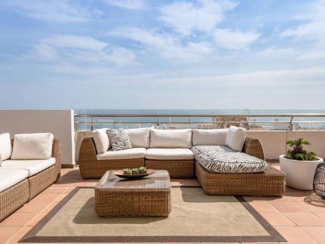 Exclusivo ático de 100 m2 en alquiler Puerto Banús, España