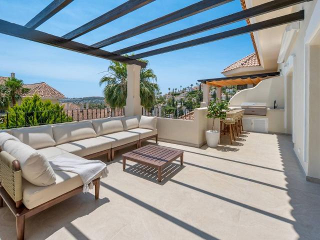 Exclusivo ático de 129 m2 en venta Nueva Andalucia, España
