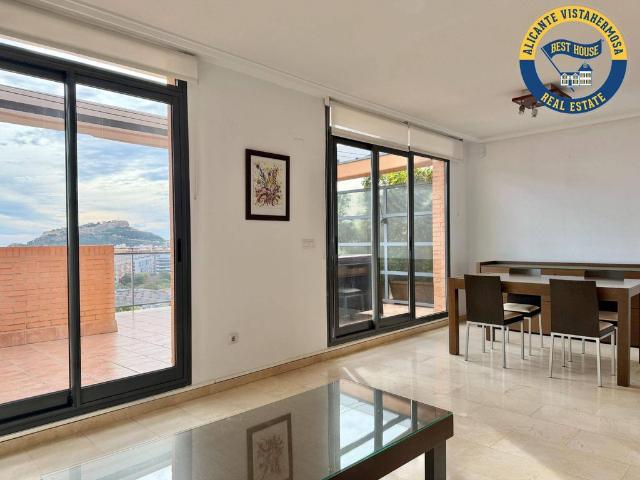 Exclusivo ático de 129 m2 en venta Alicante, España