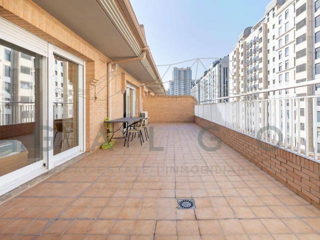 Exclusivo ático de 130 m2 en venta Valencia, España