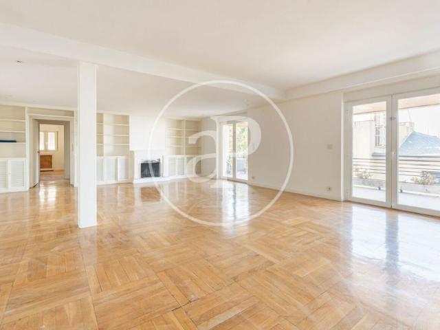 Exclusivo ático de 225 m2 en alquiler Madrid, España