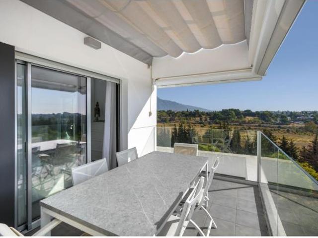 Exclusivo Ático de 2 Dormitorios con Solárium de 60 m2 y Vistas Panorámicas en Atalaya