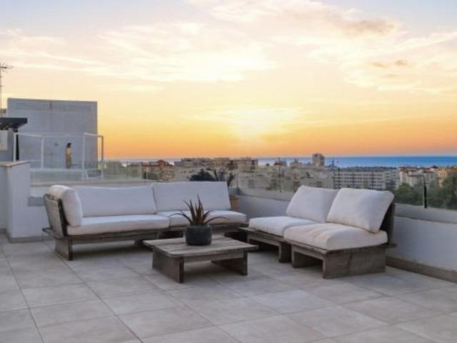 Exclusivo ático de 329 m2 en venta Estepona, España