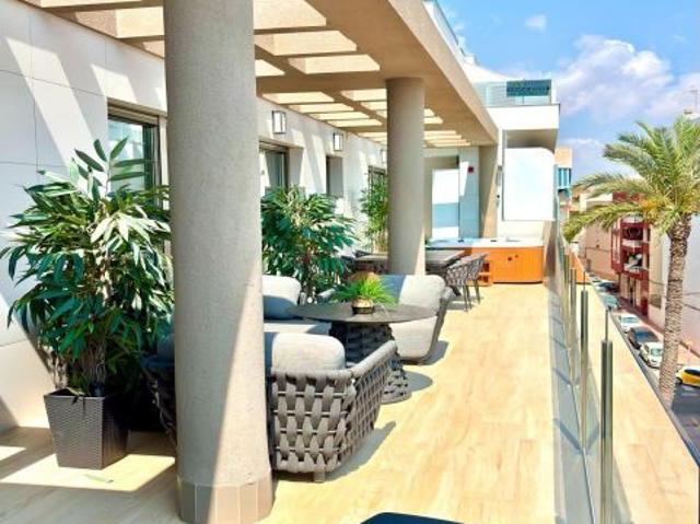 ? Exclusivo ático de obra nueva en primera línea de Playa de Los Locos con una espectacular terraza