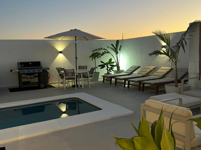 Exclusivo Ático Dúplex cerca de la playa con Piscina Privada y Vistas Panorámicas – 182 m²
