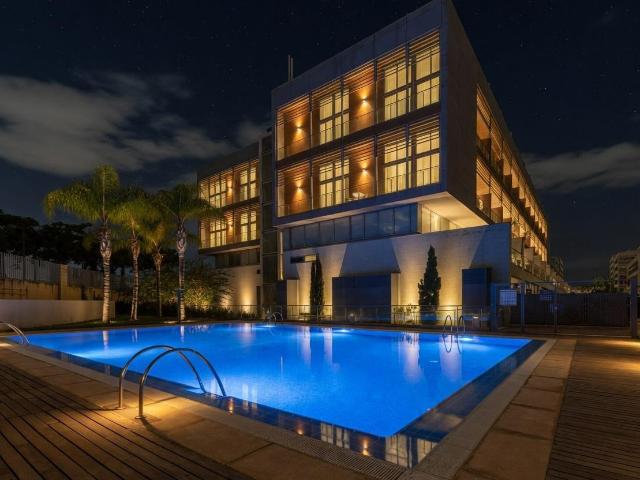 EXCLUSIVO ÁTICO DÚPLEX CON DOS TERRAZAS Y CON VISTAS DESPEJADAS EN RESIDENCIAL CIUDAD ROS CASARES