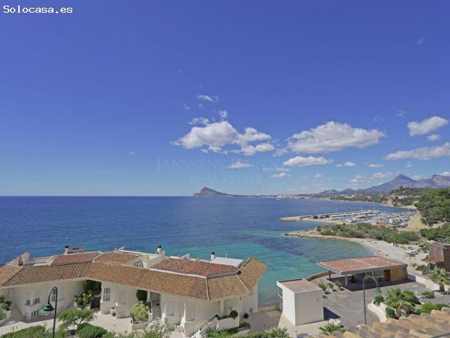 Exclusivo ático dúplex de diseño con vistas panorámicas al Mediterráneo en