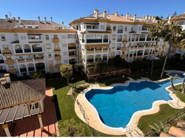 Exclusivo ático dúplex de 4 dormitorios en la prestigiosa Milla de Oro de Marbella, a escasos metros