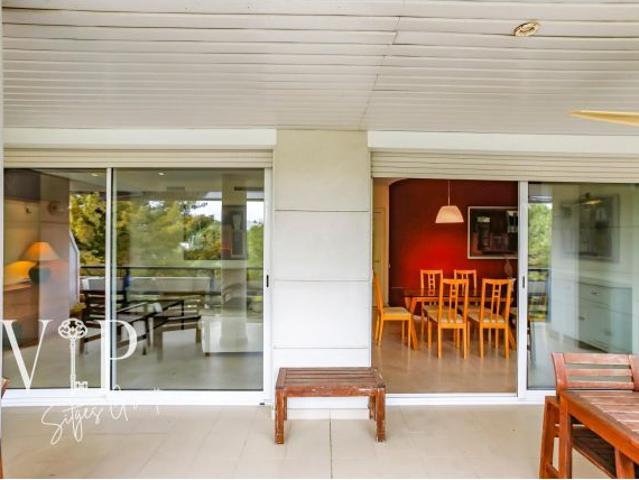 Exclusivo ático dúplex en Parc de Mar, Sitges – elegancia y privacidad junto al mar
