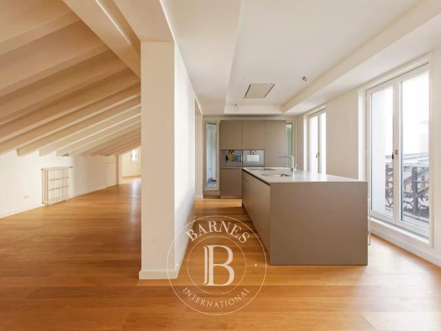 Exclusivo ático en Casa Burés: Modernismo y lujo en el corazón de Barcelona