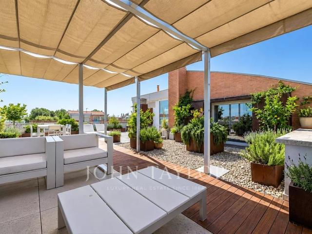 Exclusivo ático en Moncloa Aravaca con piscina y pádel
