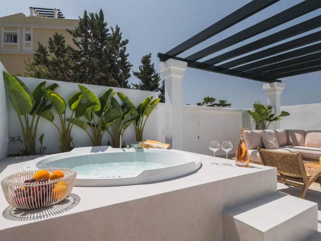 Exclusivo ático en venta Marbella, España