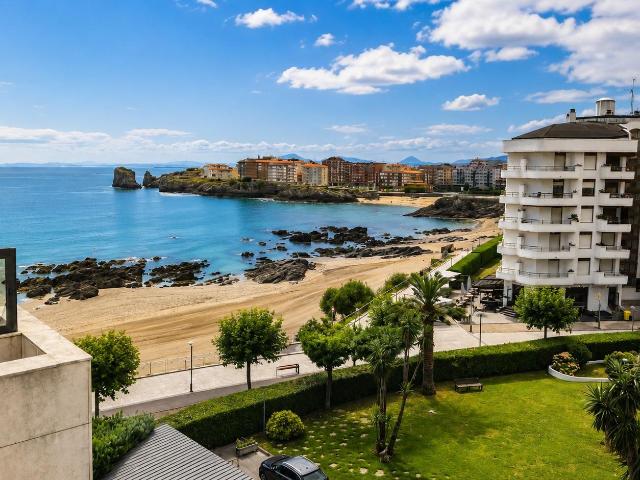 Exclusivo ático frente al mar con terraza, piscina y garaje en la playa de Ostende