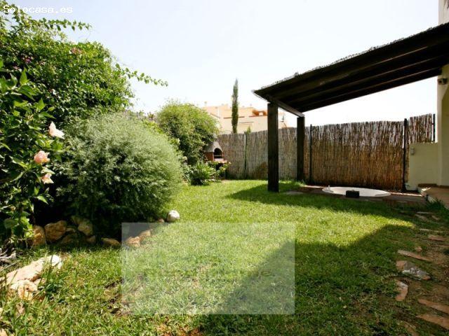 Exclusivo Bajo con Jardín Privado en Arenal Golf 2 Dormitorios, 2 Garajes y