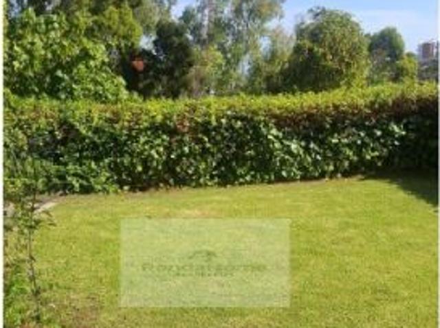 Exclusivo Bajo de 2 Dormitorios con Jardín, Terraza y Piscina en Los Arqueros |