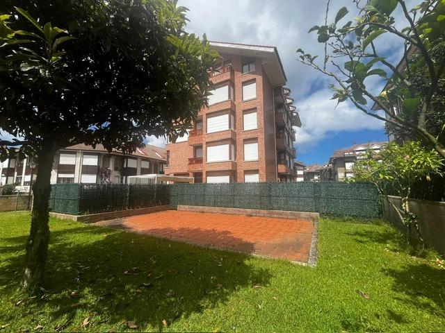 Exclusivo bajo dúplex con espectacular terraza de 60 m2 en Noja