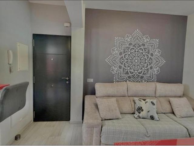 ¡Exclusivo Bajo Reformado con Espectacular Patio Privado en Málaga!