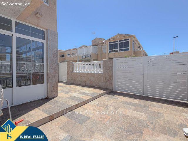 Exclusivo Bungalow en esquina con espectacular diseño + Gigantesca terraza con Parking para coche