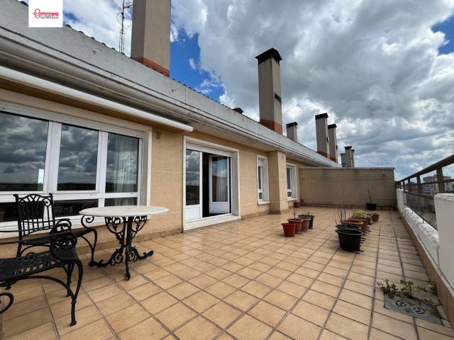 Exclusivo DUCA ÁTICO en Gamonal, Burgos ¡Tu nuevo hogar te espera!