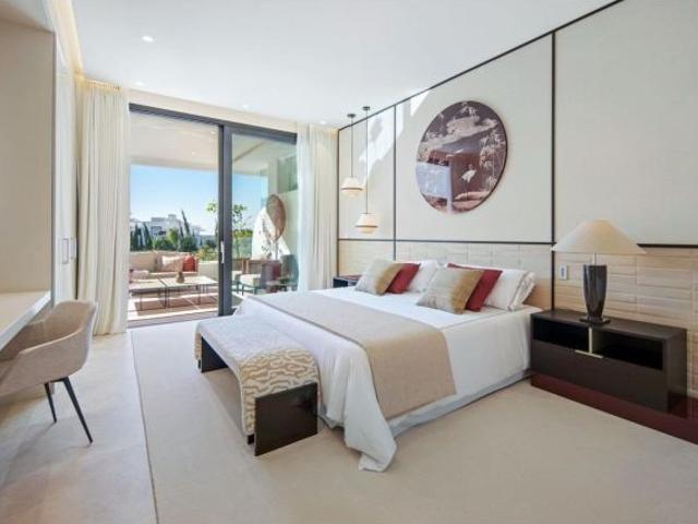 Exclusivo Dúplex de 4 Dormitorios en Planta Baja en Sierra Blanca, Marbella