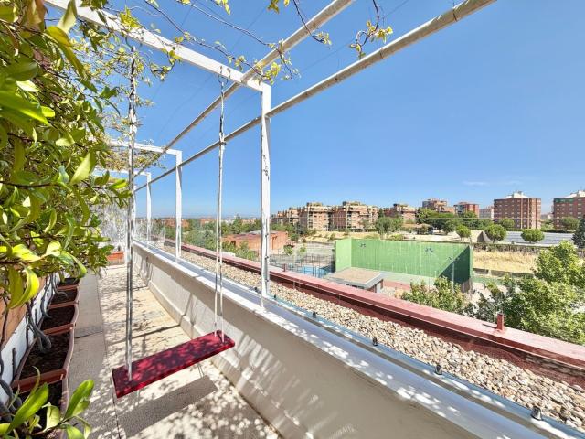 ^EXCLUSIVO DÚPLEX REFORMADO DE 140 M² CON ESPECTACULAR TER. 120m² Madrid
