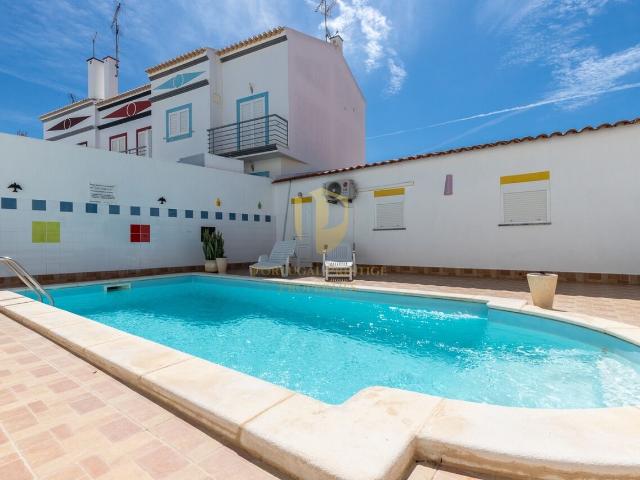 Exclusivo Edifício com 8 Apartamentos em Manta Rota, Algarve