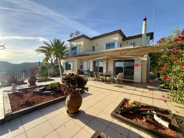 Exclusivo! Espetacular Moradia De 4 Quartos Com Anexo E Pisc. 297m² Santa Catarina Da Fonte Do Bispo