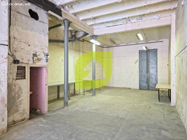 Exclusivo local comercial en planta baja y sótano, situado en una de las zonas más emblemáticas de B