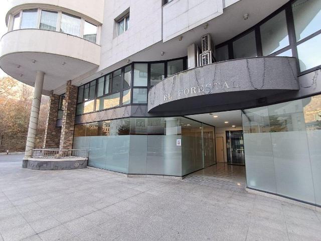 Exclusivo local de 334 m2 con zona office en la zona Vivand Escaldes