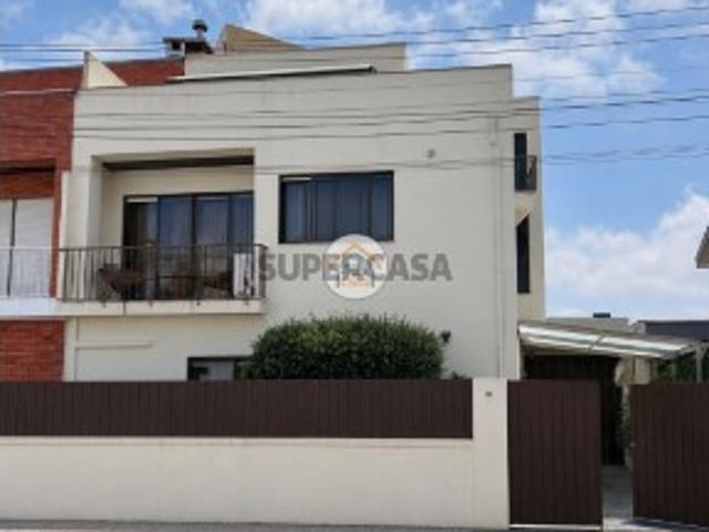 EXCLUSIVO | Moradia T7 de 4 Pisos com Jardim e Garagem no Centro de Mafamude, Vila Nova de Gaia