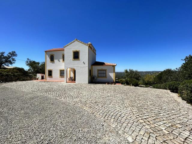 Exclusivo: Santa Bárbara de Nexe, nas alturas e cercada pela natureza, encantadora villa de 3 quartos com vista para o mar