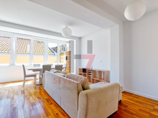 EXCLUSIVO SEVEN HOUSE T2 Totalmente Remodelado com Varanda, Parqueamento e Arrecadação, Galinheiras, Lisboa