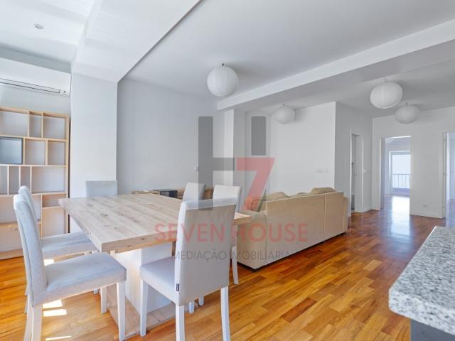 EXCLUSIVO SEVEN HOUSE T2 Totalmente Remodelado com Varanda, Parqueamento e Arrecadação, Galinheiras, Lisboa